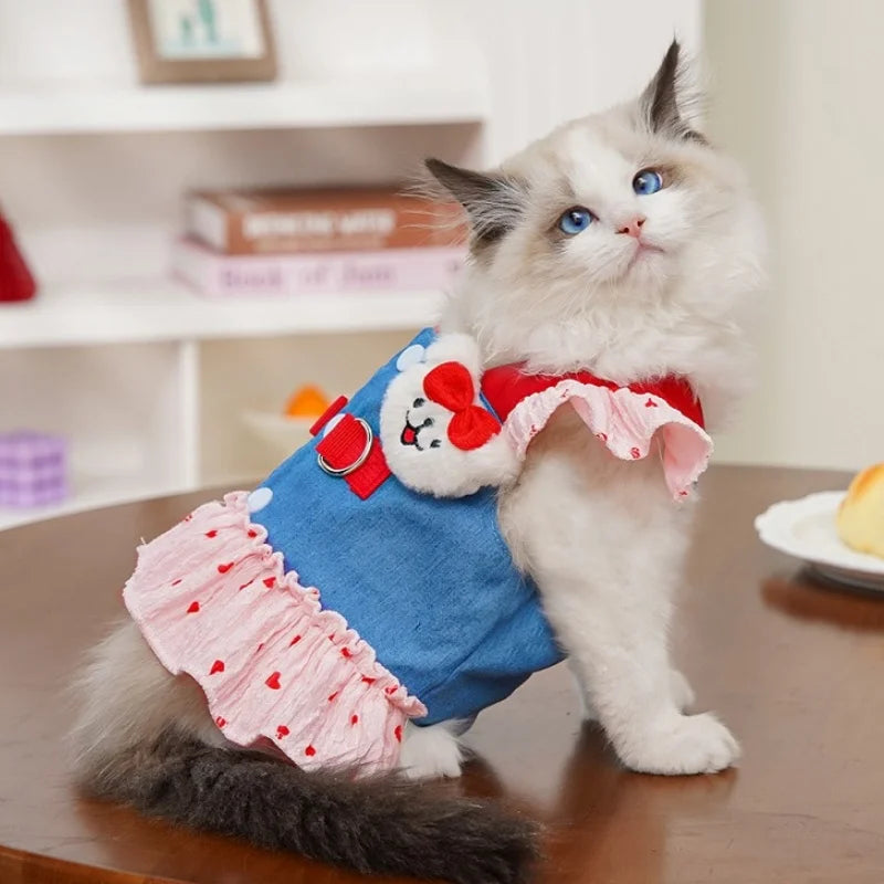Coleira Peitoral com Saia Estilo Vestido para Cães e Gatos Pequenos | Ideal para Passeios ao Ar Livre com Segurança e Estilo | Com Estampa de Coração e Acompanha Guia