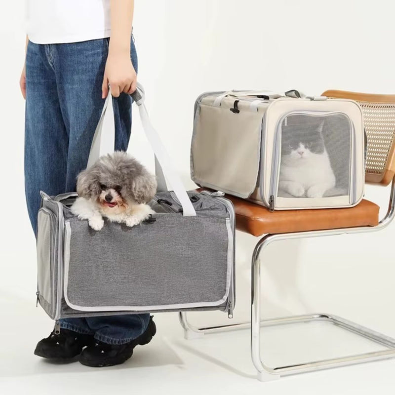 Bolsa de Transporte Respirável para Cães e Gatos | Ideal para Tutores em Viagens e Passeios | Proporciona Conforto e Ventilação para o Pet | Design com Telinhas Visíveis e Seguro