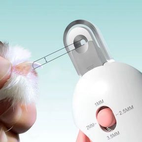 Aparador de Unhas com Luz LED e Reservatório para Gatos | Para Tutores que Cuidam da Higiene Pet | Facilita o Corte Seguro e Preciso das Unhas | Design Ergonômico com Níveis de Lâmina e Coletor de Resíduos