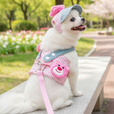 Boné e peitoral de luxo Velú Pet, cão ou gato usando o conjunto em passeio